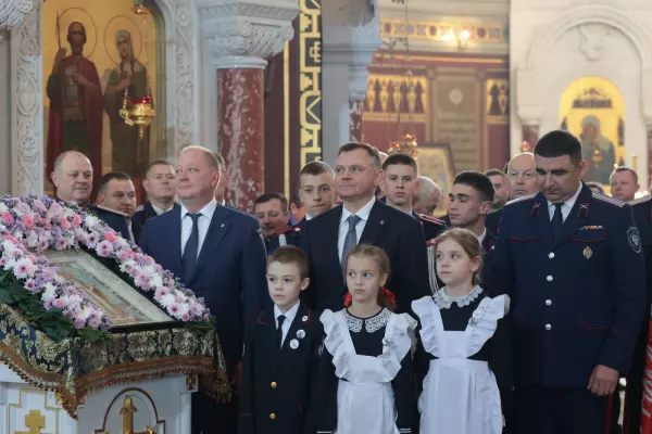 Фото к материалу: Юрий Слюсарь посетил праздничное богослужение в честь Покрова Пресвятой Богородицы