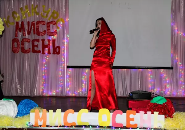 Праздник женственности за колючей проволокой: в ИК-18 в Ростовской области прошел конкурс красоты Фото к материалу: Праздник женственности за колючей проволокой: в ИК-18 в Ростовской области прошел конкурс красоты