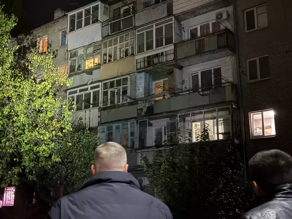 Фото к материалу: В Батайске ввели режим ЧС в квартирах, пострадавших от атаки беспилотников