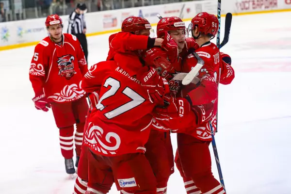 ХК «Ростов» продлил победную серию до трех матчей подряд Фото к материалу: ХК «Ростов» продлил победную серию до трех матчей подряд