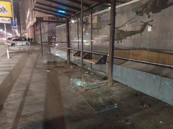 В Ростове вандалы снова разгромили остановку на Текучева Фото к материалу: В Ростове вандалы снова разгромили остановку на Текучева