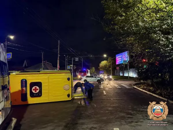В Ростове в ДТП с машиной «скорой» пострадали трое человек, двое из которых медики Фото к материалу: В Ростове в ДТП с машиной «скорой» пострадали трое человек, двое из которых медики