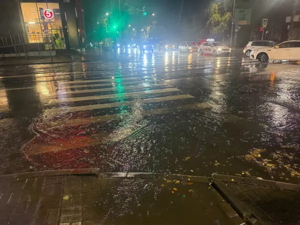 Центральные улицы Ростова ушли под воду из-за дождя Фото к материалу: Центральные улицы Ростова ушли под воду из-за дождя