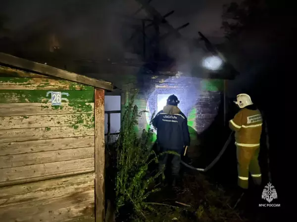 Фото к материалу: В жутком пожаре погибли два человека в Ростовской области