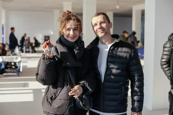 Фото к материалу: В литере 19 квартала «Сияние» группа компаний «ЮгСтройИнвест» выдала ключи 322 семьям
