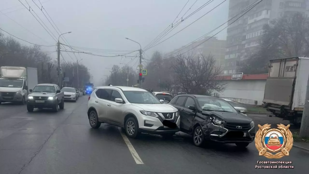 В ДТП с кроссовером в Ростове пострадал 14-летний подросток