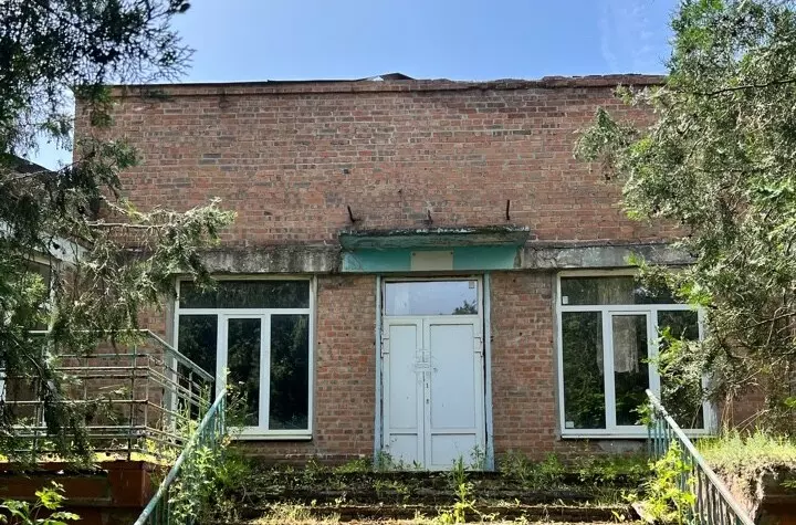 В хуторе под Таганрогом на очередные торги за 44 млн рублей выставили детский санаторий «Солнышко»