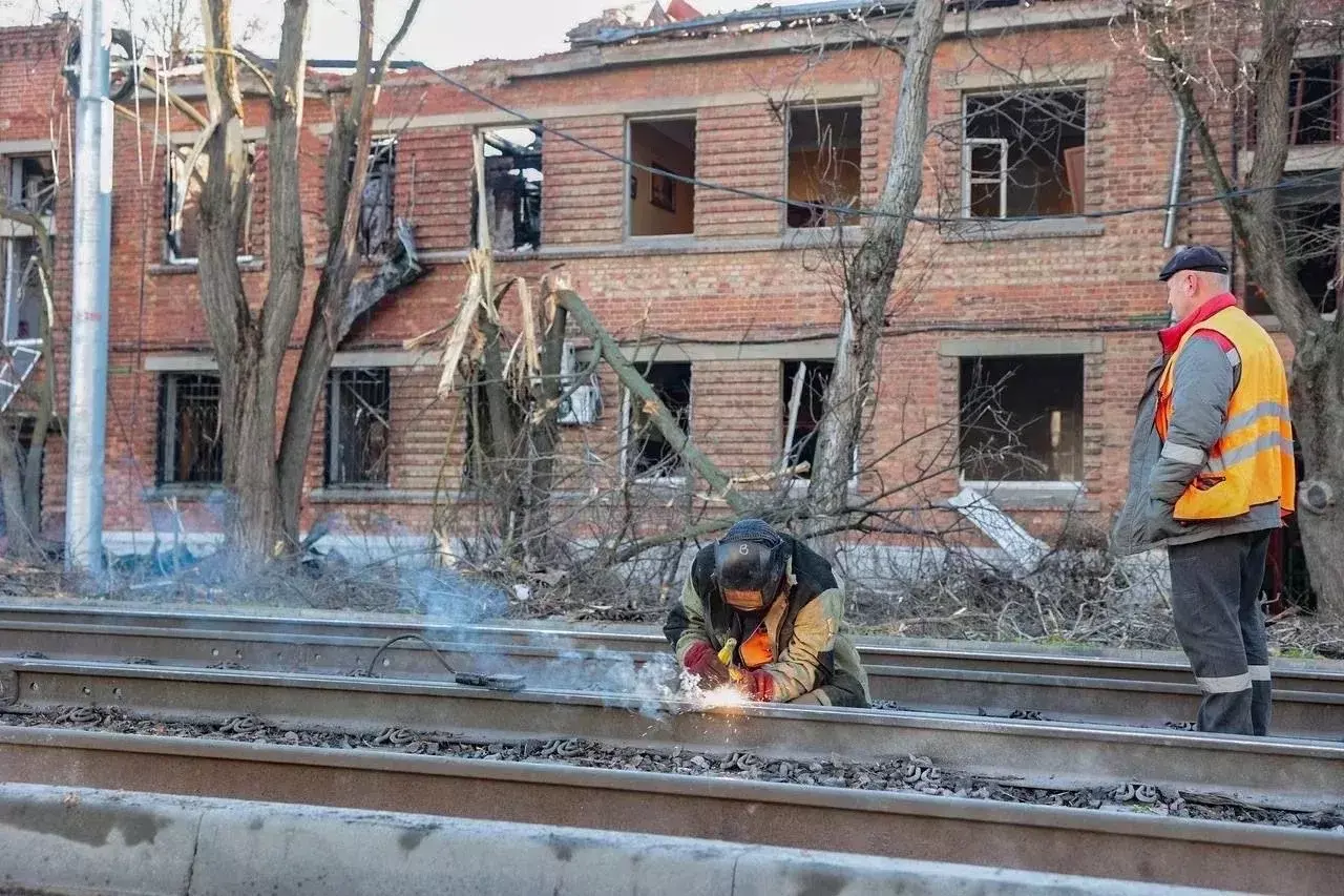 Губернатор Юрий Слюсарь показал масштабные разрушения после атаки БПЛА на Таганрог