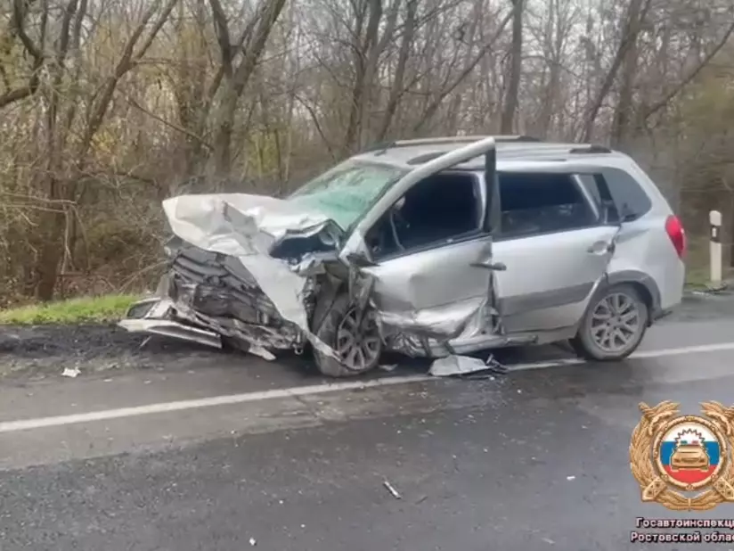 В жестком ДТП на трассе в Ростовской области один человек погиб и один пострадал