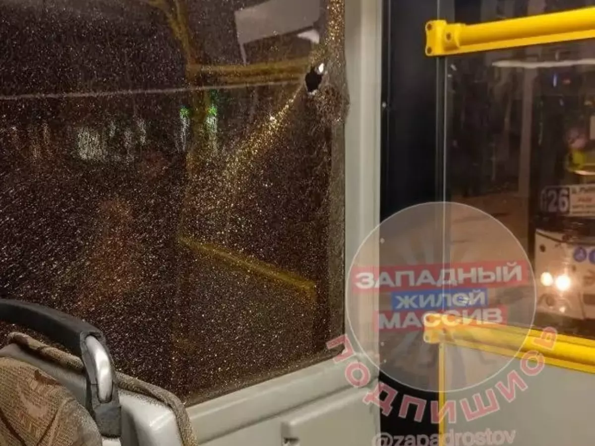 В Ростове гонка пассажирских автобусов закончилась аварией