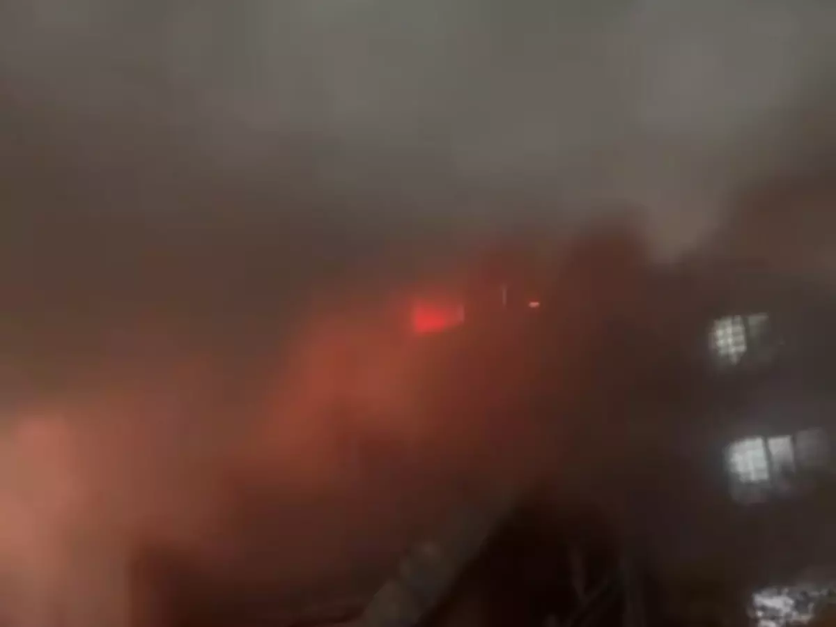 Крупный пожар на складе в Ростове локализовали на 1 600 квадратных метров