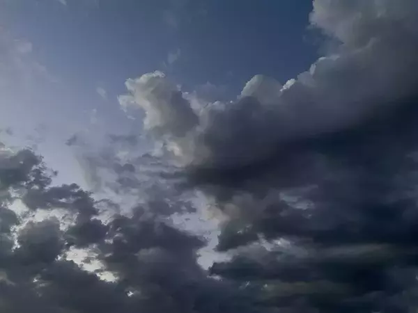 Загорелась машина, выбиты стекла: Последствия атаки  БПЛА под Ростовом