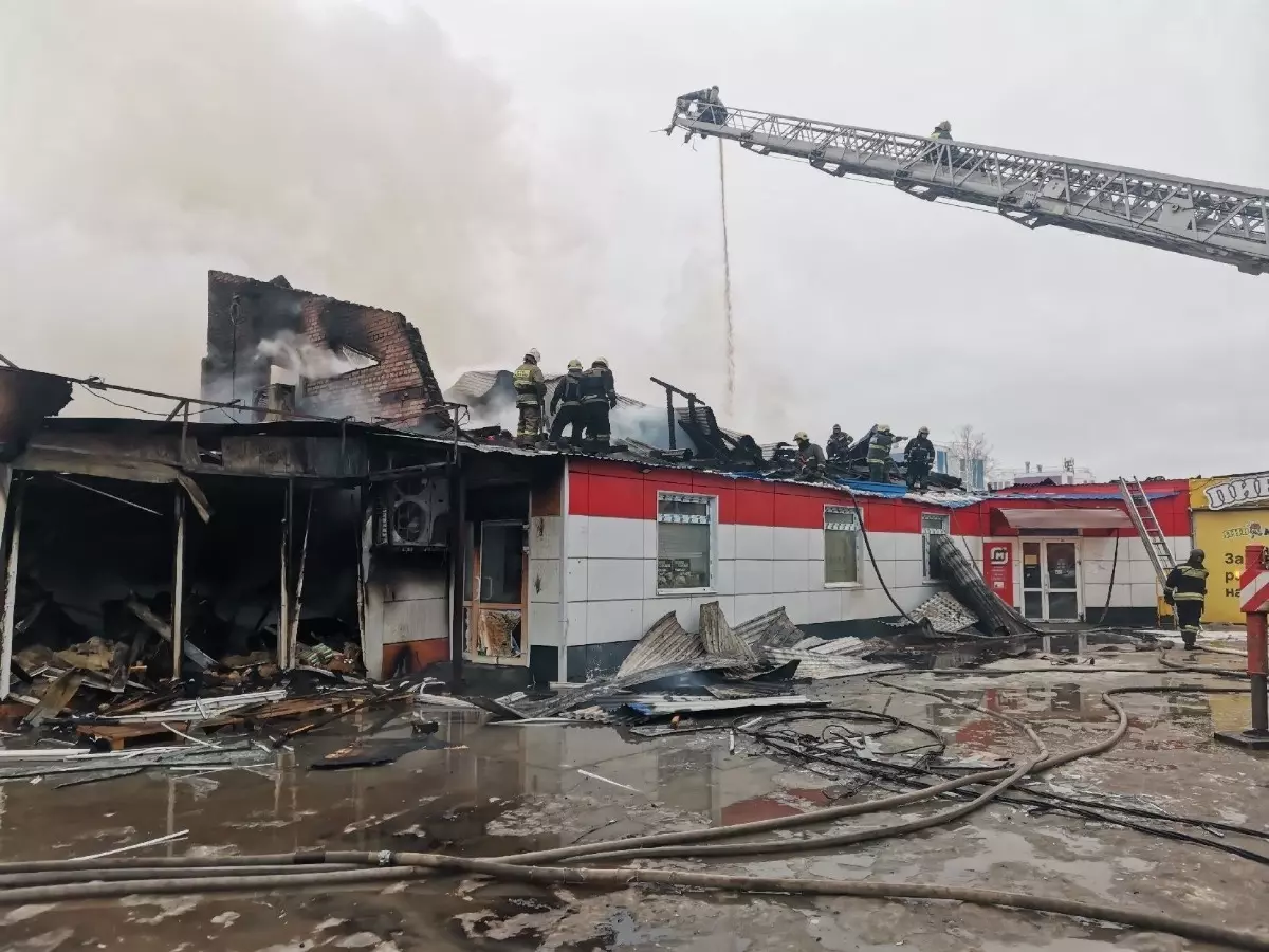 В Сургуте при пожаре в продуктовом магазине пострадали 4 человека