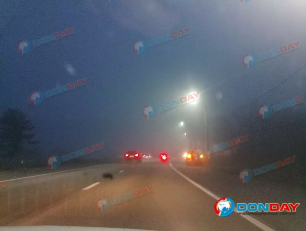 Завораживающие кадры густого тумана на трассах в Ростовской области