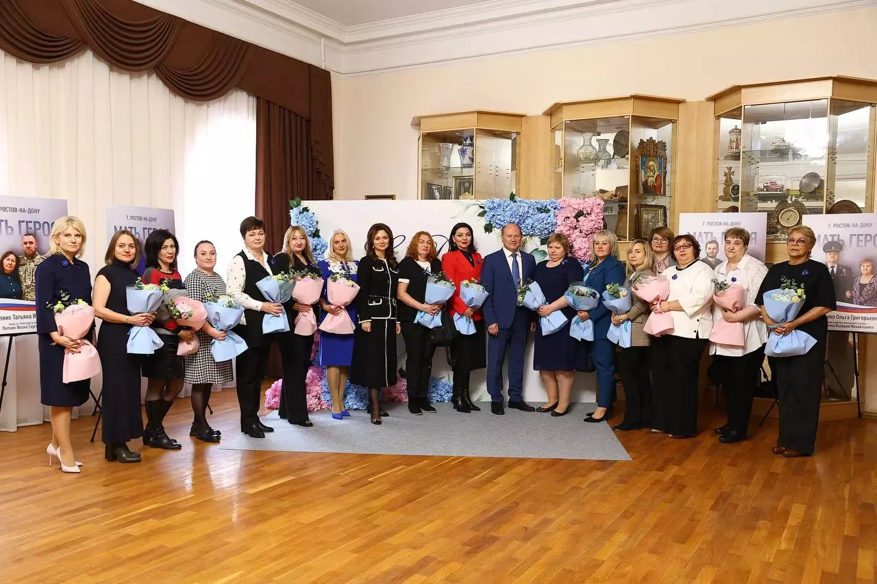 Александр Скрябин в преддверии Дня матери встретился с мамами участников СВО