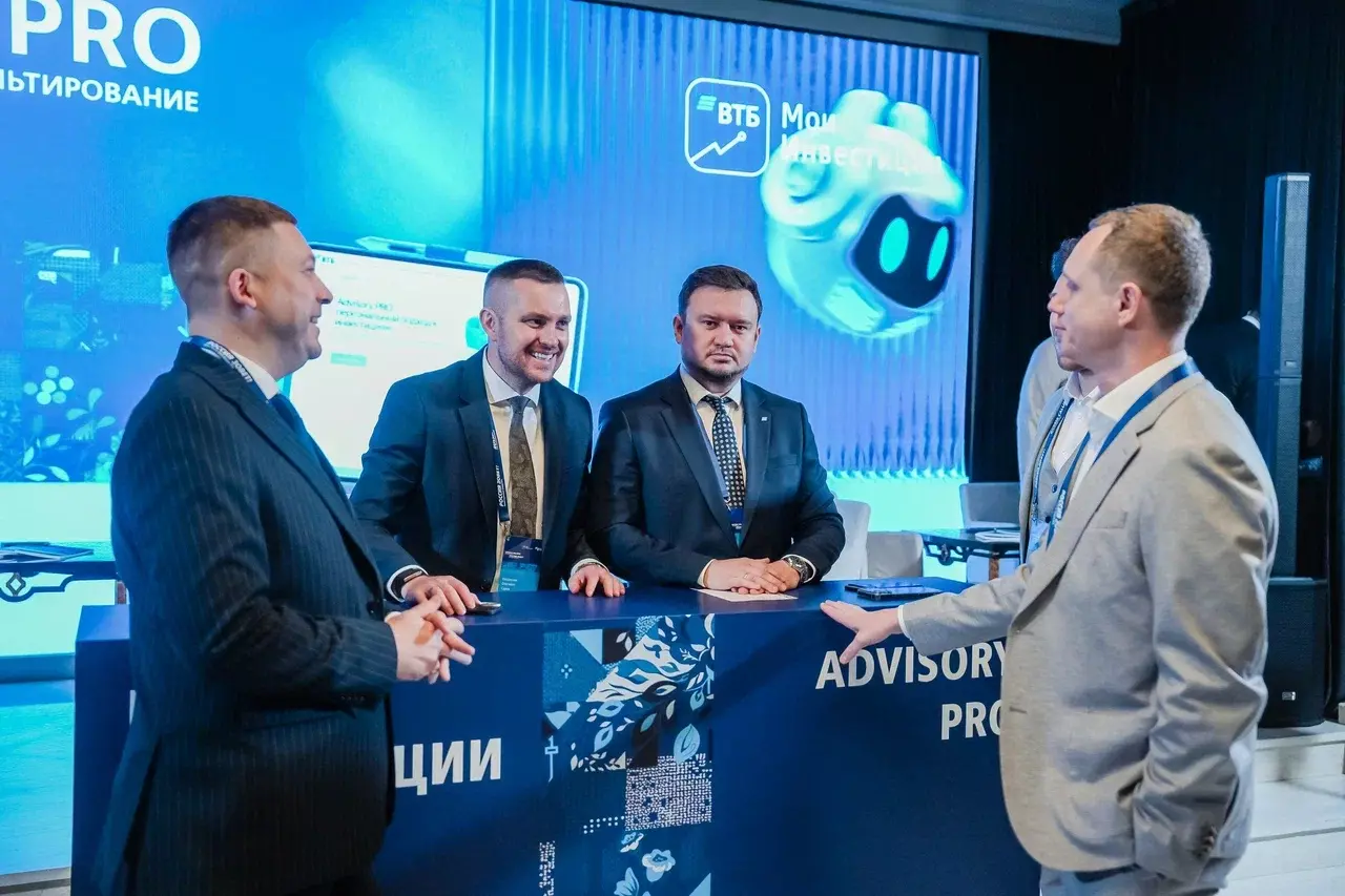 ВТБ: к концу 2025 года доллар может стабилизироваться до 82 рублей