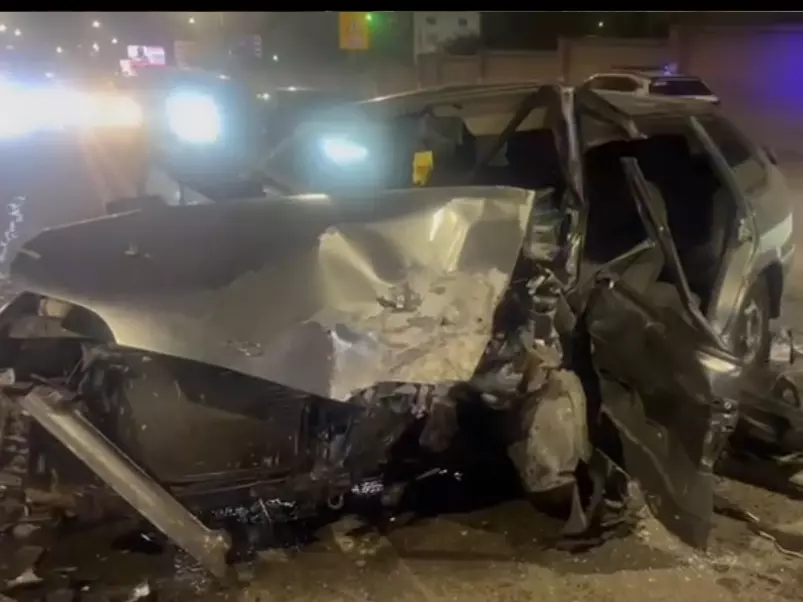 Легковушка — всмятку: двое взрослых и пятилетний малыш пострадали в жестком ДТП в Ростове