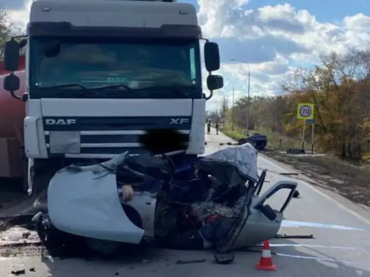 «Смяло, как банку»: в жуткой аварии в  Ростовской области погибли два человека