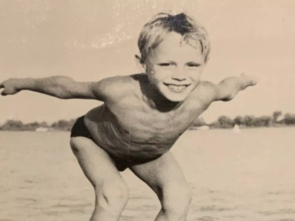 Жена Сергея Жигунова показала архивные снимки супруга из детства