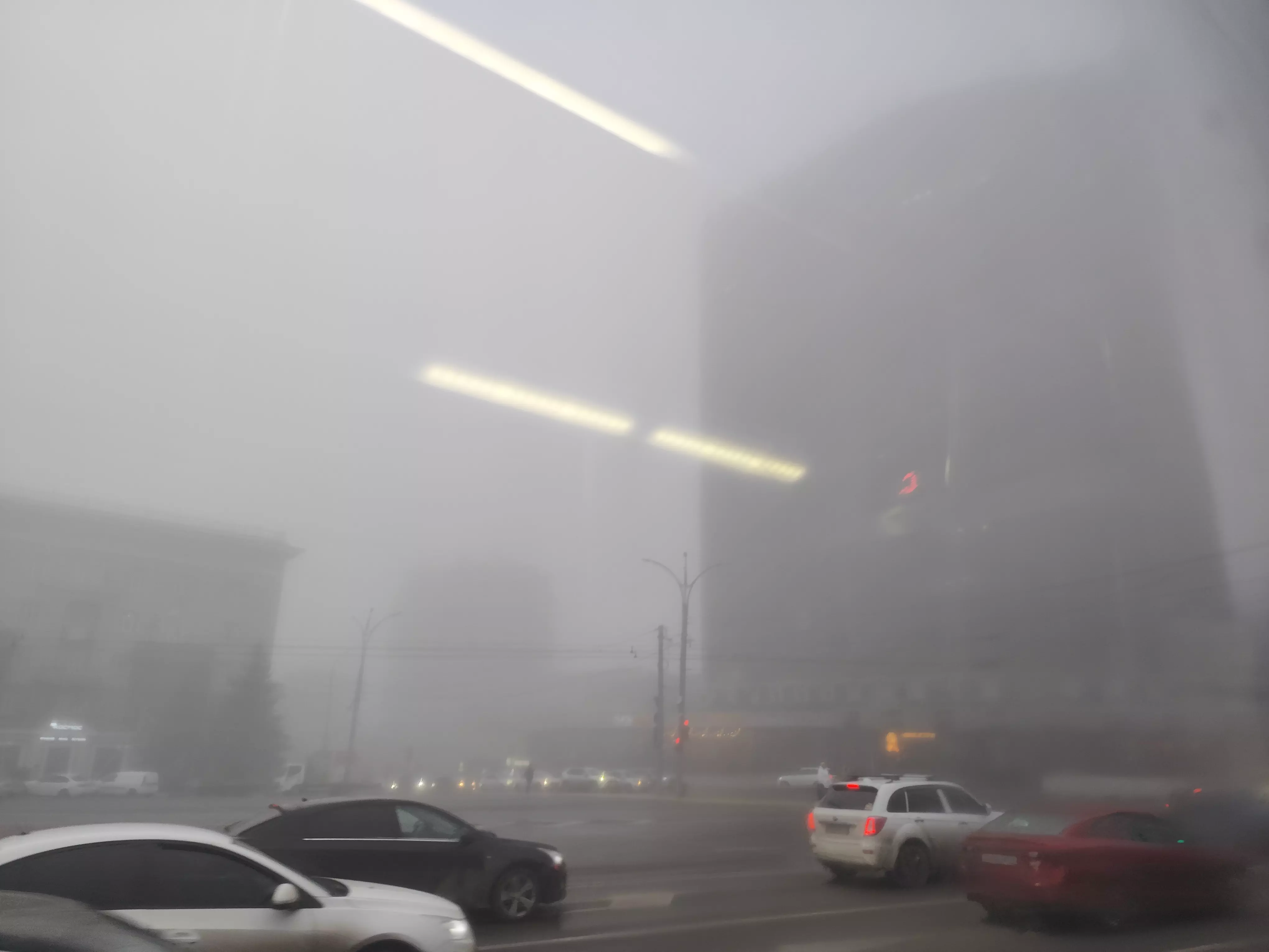 Ростов-на-Дону сквозь непроглядную пелену: фотопрогулка по туманным улицам