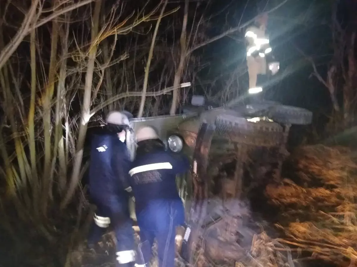 В Ростовской области из-за скользкой дороги легковушка слетела в кювет