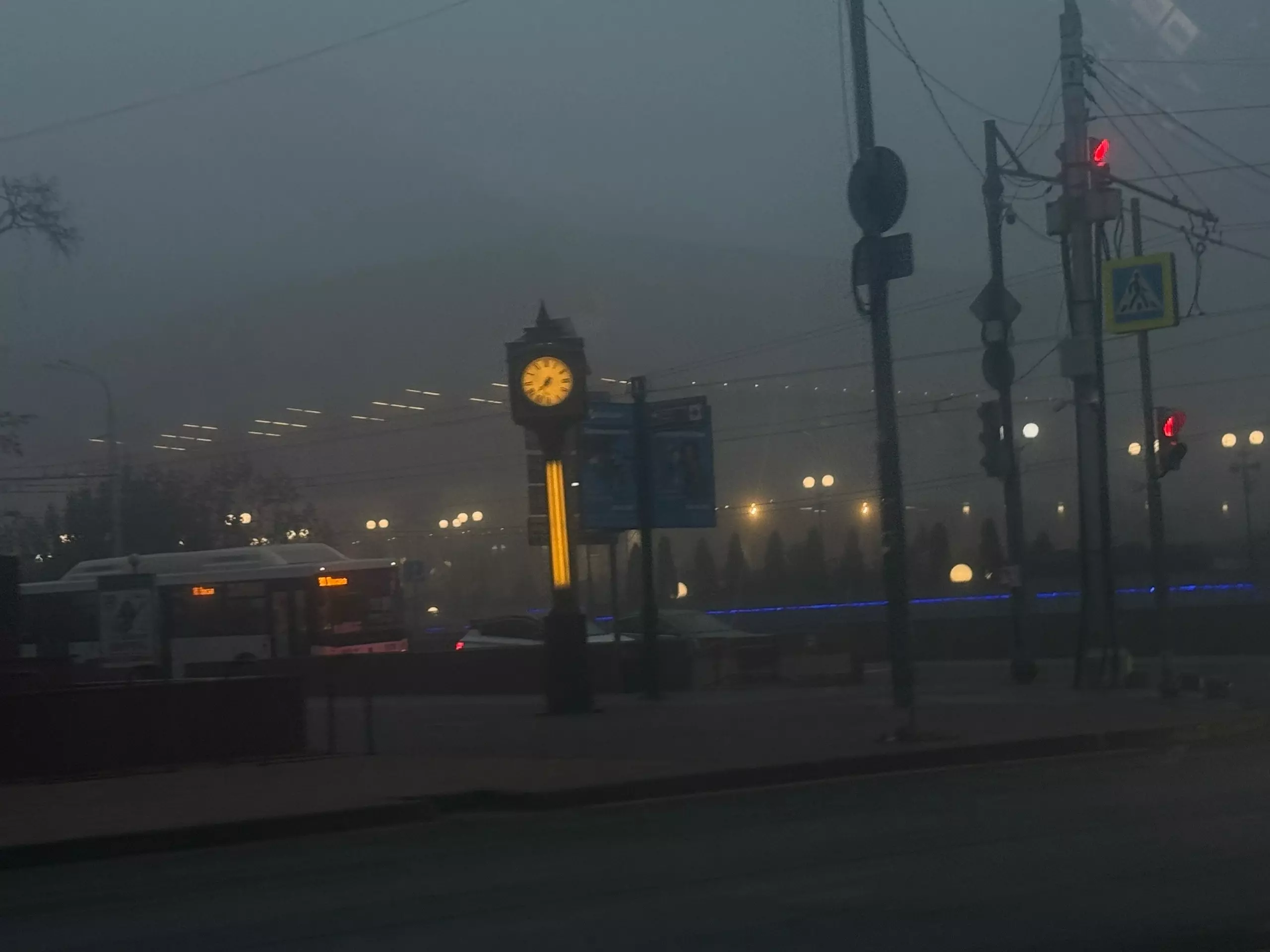 Густой туман опустился на улицы Ростова утром 21 ноября