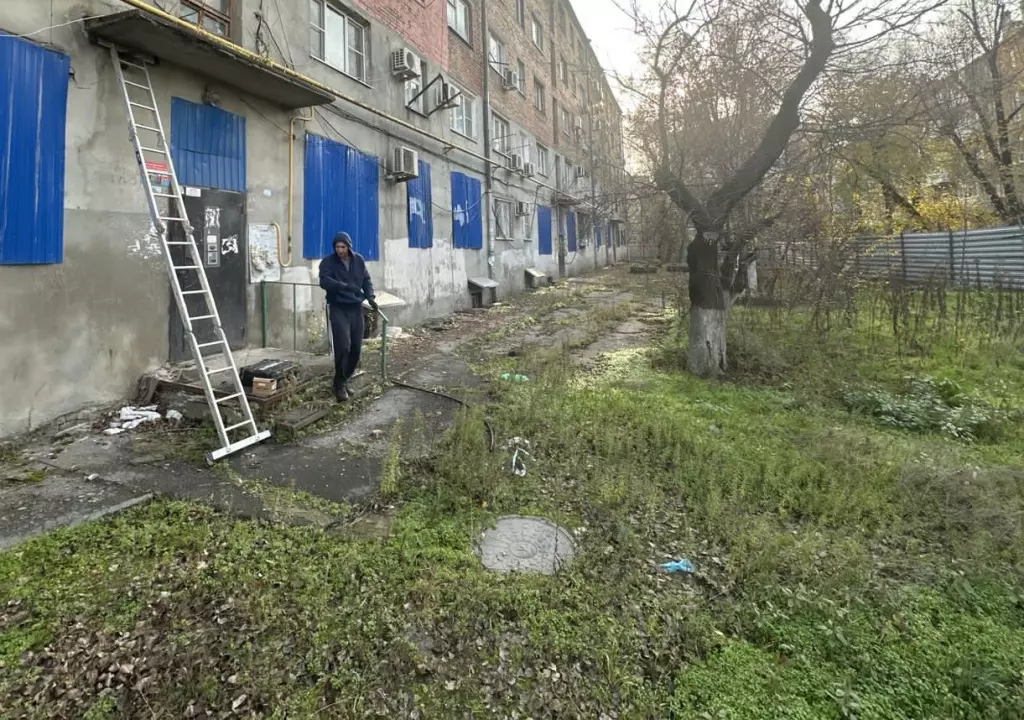 Расселенную пятиэтажку на Нариманова в Ростове укрепили защитными конструкциями