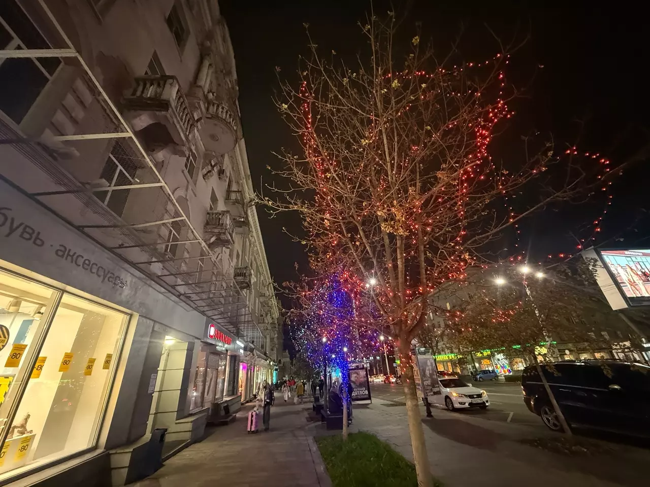 Главные улицы Ростова-на-Дону начали украшать к Новому году в ноябре