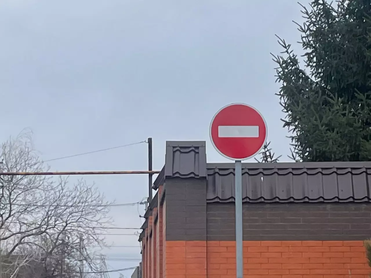 В начале декабря в Ростове на Тренева запретят остановку и парковку машин