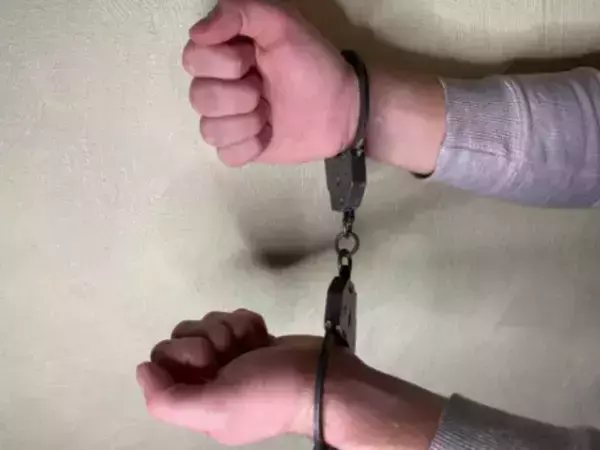 В Саратове мужчина угрожал бывшей жене ножом из-за переписки в телефоне