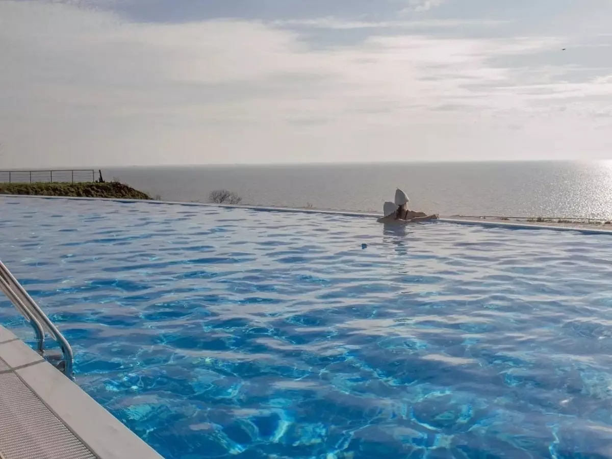 ЧЕРНАЯ ПЯТНИЦА в «Станции Морской»! Окунитесь в теплые парящие бассейны по супер цене от 490 рублей