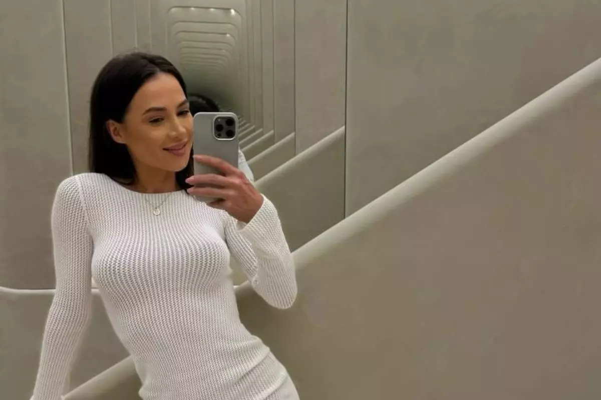 Беременная блогер Лерчек приехала в суд вместе с отцом будущего ребенка