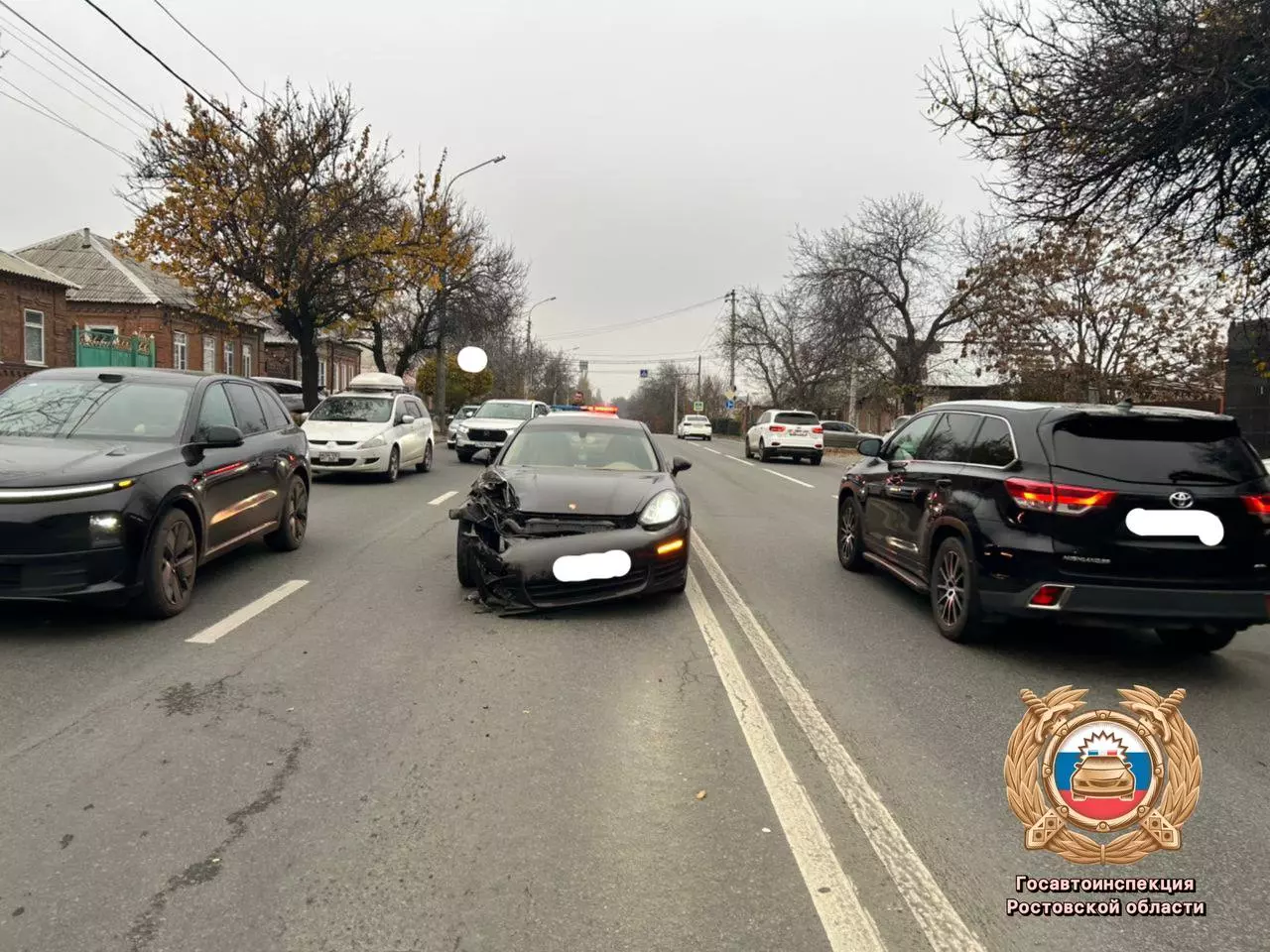 В ДТП с двумя люксовыми иномарками в Ростове пострадал двухлетний ребенок