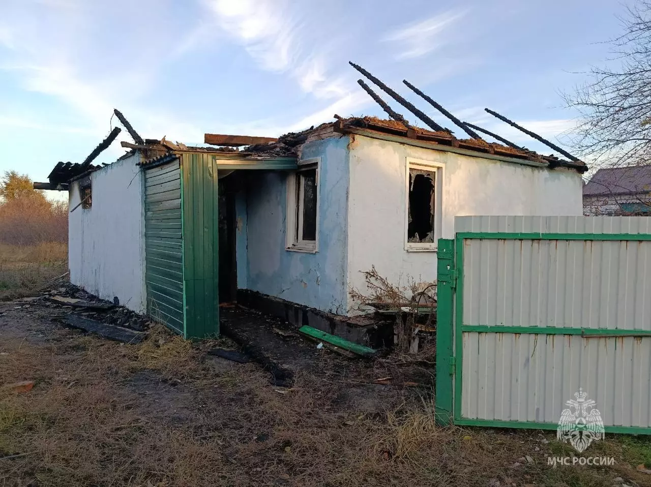 Семья из Красносулинского района осталась без крыши над головой из-за пожара