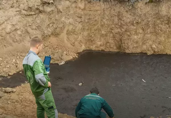 В Семикаракорске судебные приставы опечатали въезд на мусорный полигон