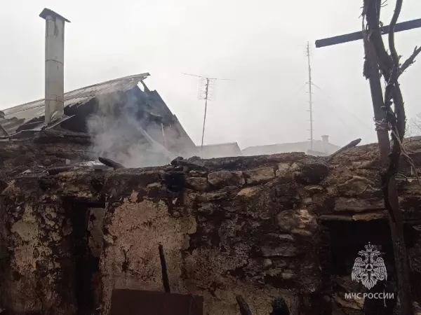 В Ростовской области соседи спасли пожилого мужчину от гибели при пожаре