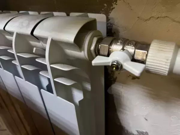 В Октябрьском районе Ростова из-за  порыва жители остались без тепла