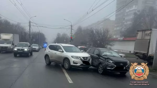 Фото к материалу: В ДТП с кроссовером в Ростове пострадал 14-летний подросток