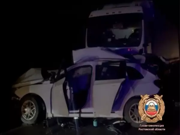 Фото к материалу: На трассе в Ростовской области женщина и 9-летний ребенок погибли в аварии