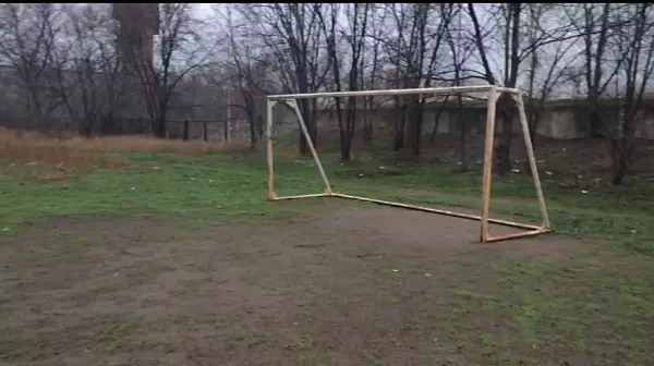 Фото к материалу: Стадион-призрак: жители Каменска-Шахтинского просят восстановить спортивный объект