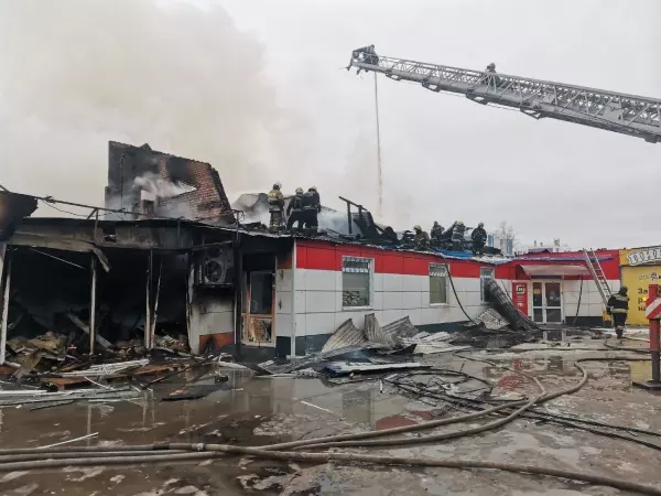 Фото к материалу: В Сургуте при пожаре в продуктовом магазине пострадали 4 человека