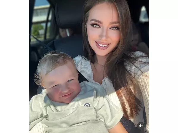 Фото к материалу: Модель Анастасию Костенко обвинили в неправильном уходе за больным сыном