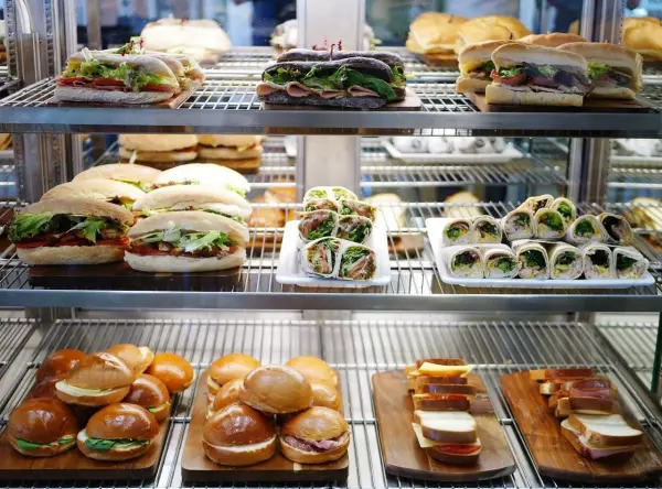 Фото к материалу: В общепите на вокзале Ростовской области выявили санитарные нарушения