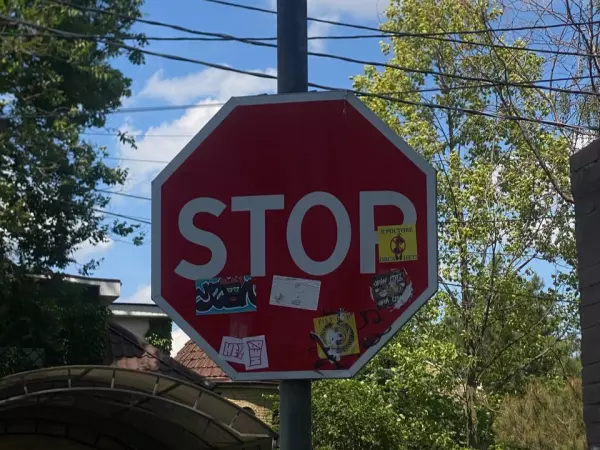 Фото к материалу: Из-за ремонта крыши здания на Социалистической в Ростове ограничат движение почти на полгода