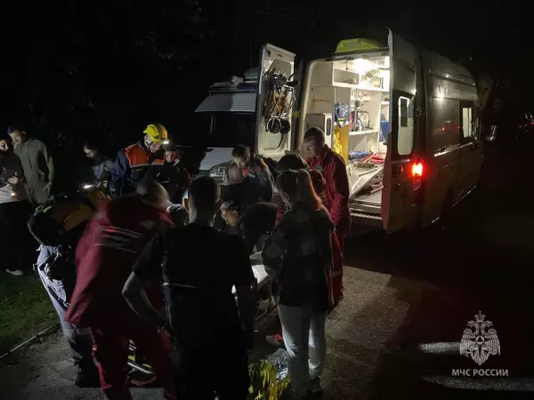 Фото к материалу: В лесу Сочи спасли истекающего кровью 42-летнего мужчину