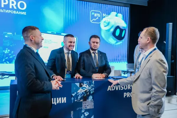 Фото к материалу: ВТБ: к концу 2025 года доллар может стабилизироваться до 82 рублей