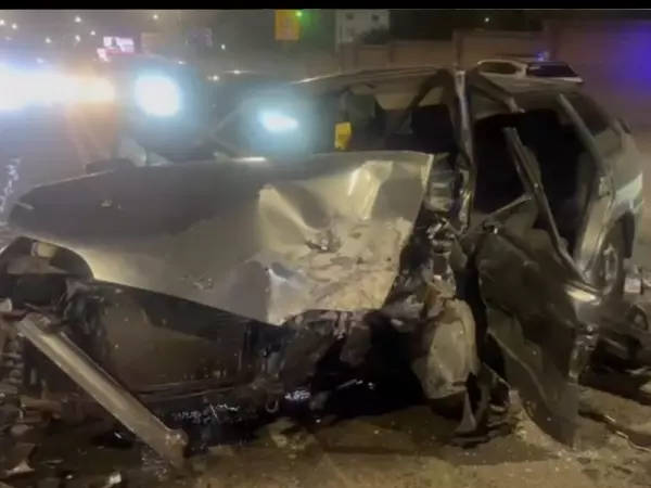 Фото к материалу: Легковушка — всмятку: двое взрослых и пятилетний малыш пострадали в жестком ДТП в Ростове