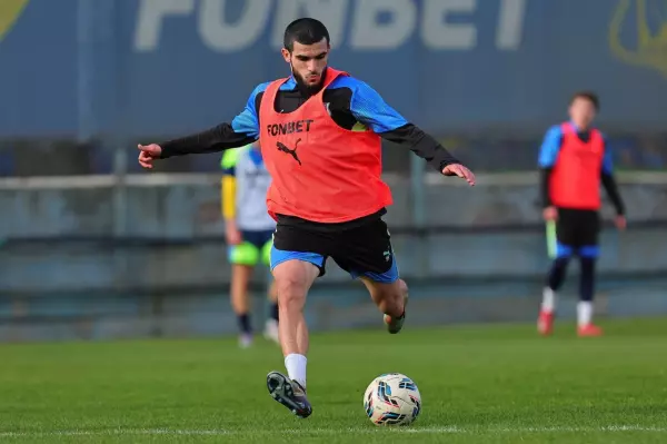 Фото к материалу: Игрок «Ростова» Тимур Сулейманов начал тренироваться с основой после травмы