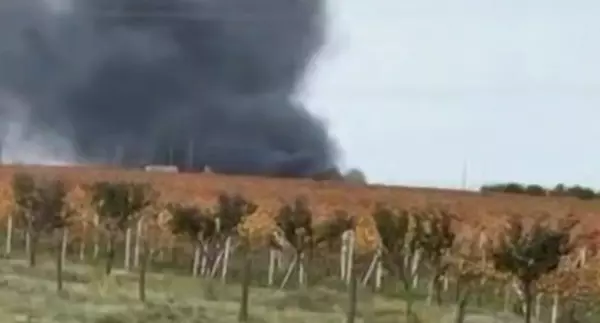 Фото к материалу: Вертолет с туристами  упал на частный нежилой дом в Дагестане