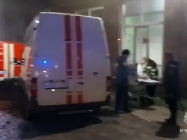 Фото к материалу: В Ростове проверяют воздух в связи с крупным пожаром на Привокзальной